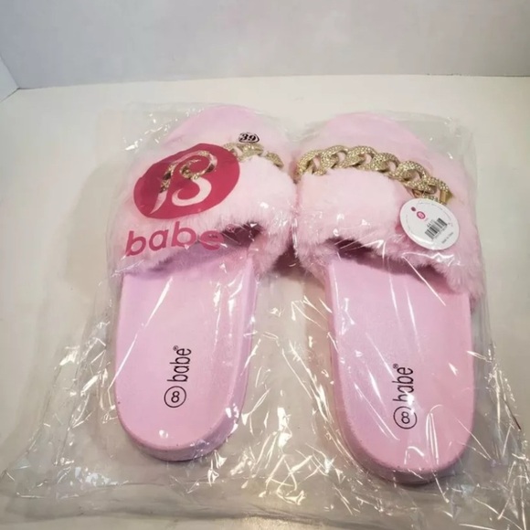 Women's Fluffy Faux Fur Slipper Slides w/Chain Emblishment Indoor/Outdoor Slide - Picture 2 of 6